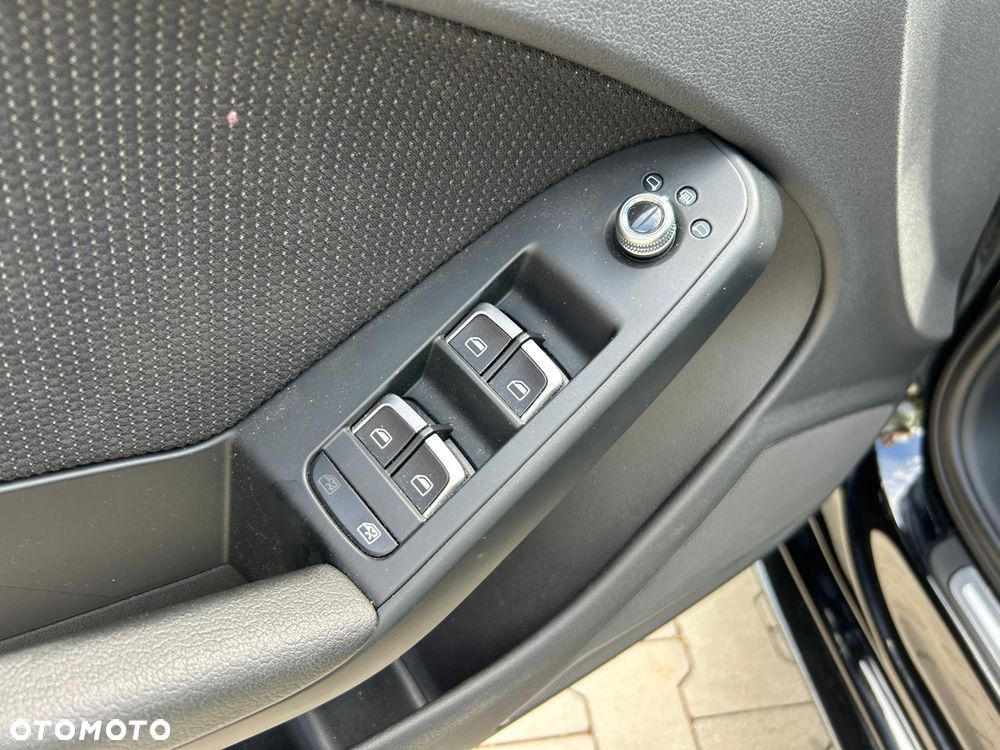 Audi A4 Avant 2.0 TDI DPF clean diesel multitronic S line Sportpaket - 24