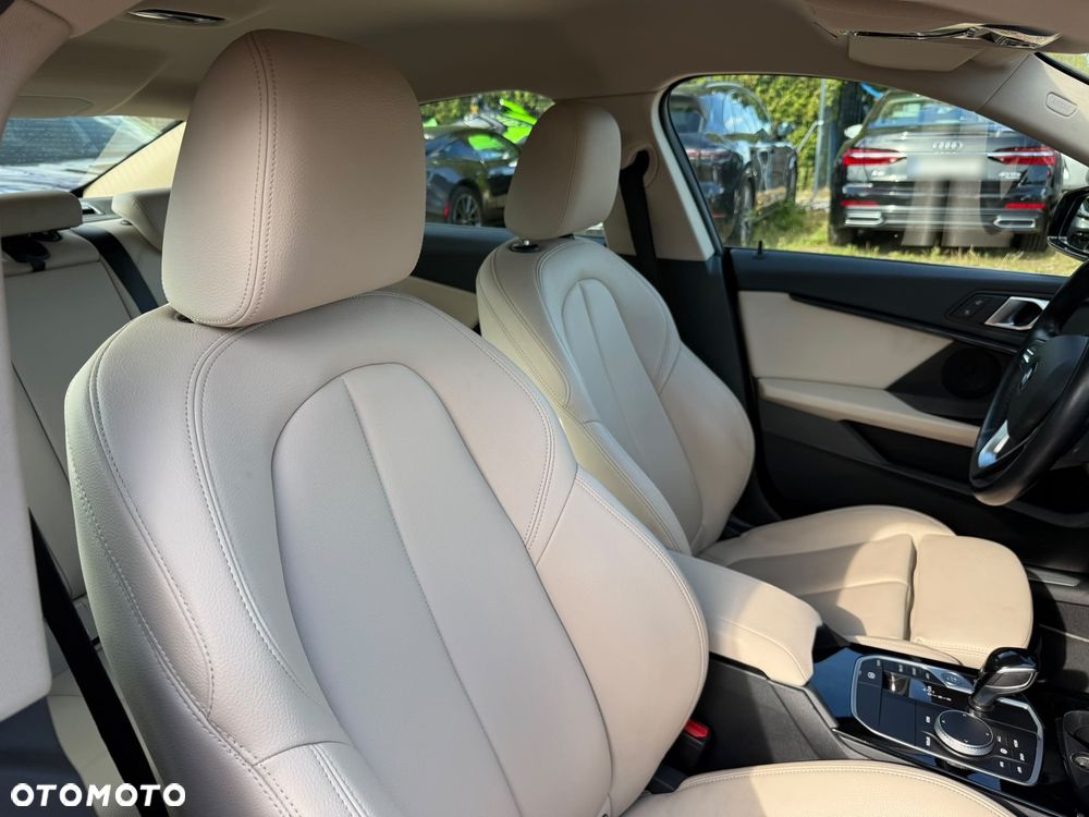 BMW Seria 2 218i - 25