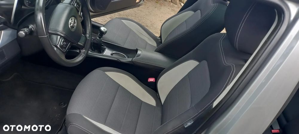 Toyota Avensis 1.8 Business Edition - 11