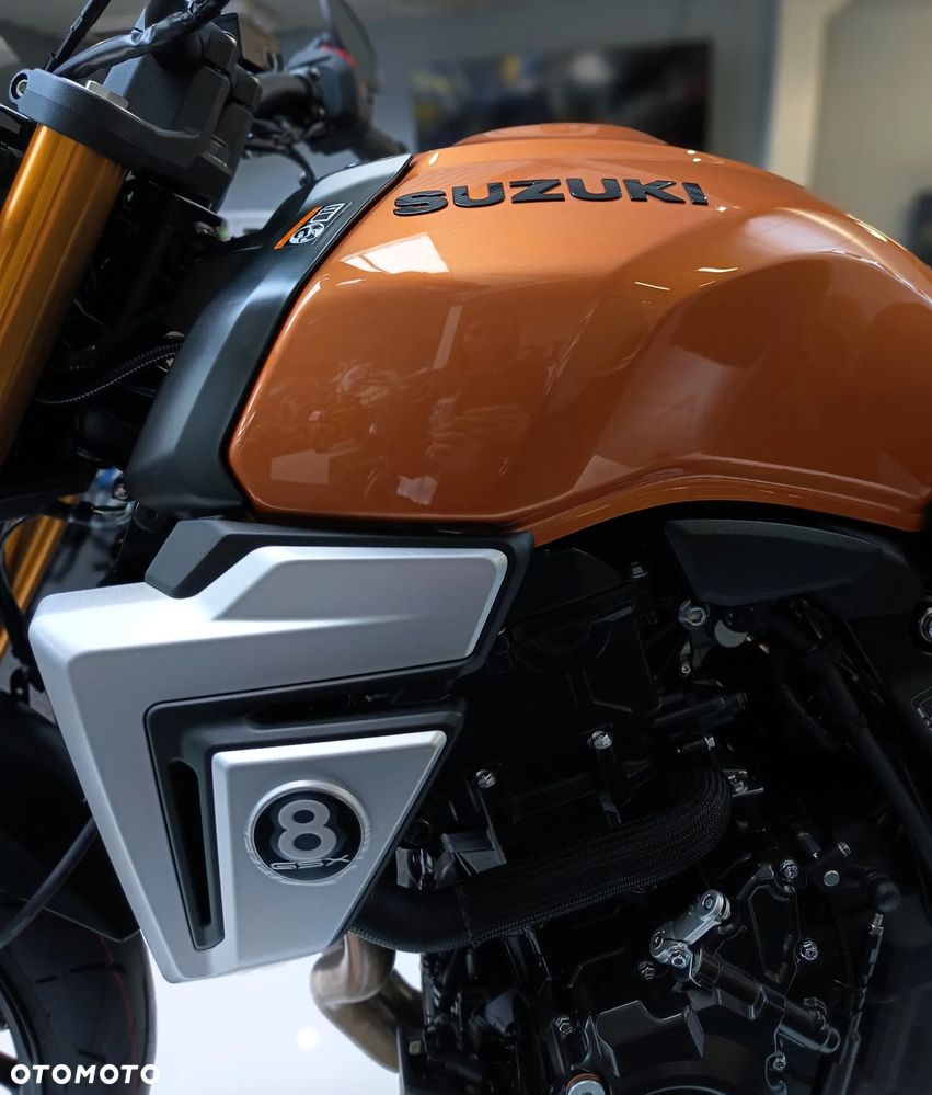 Suzuki T - 18