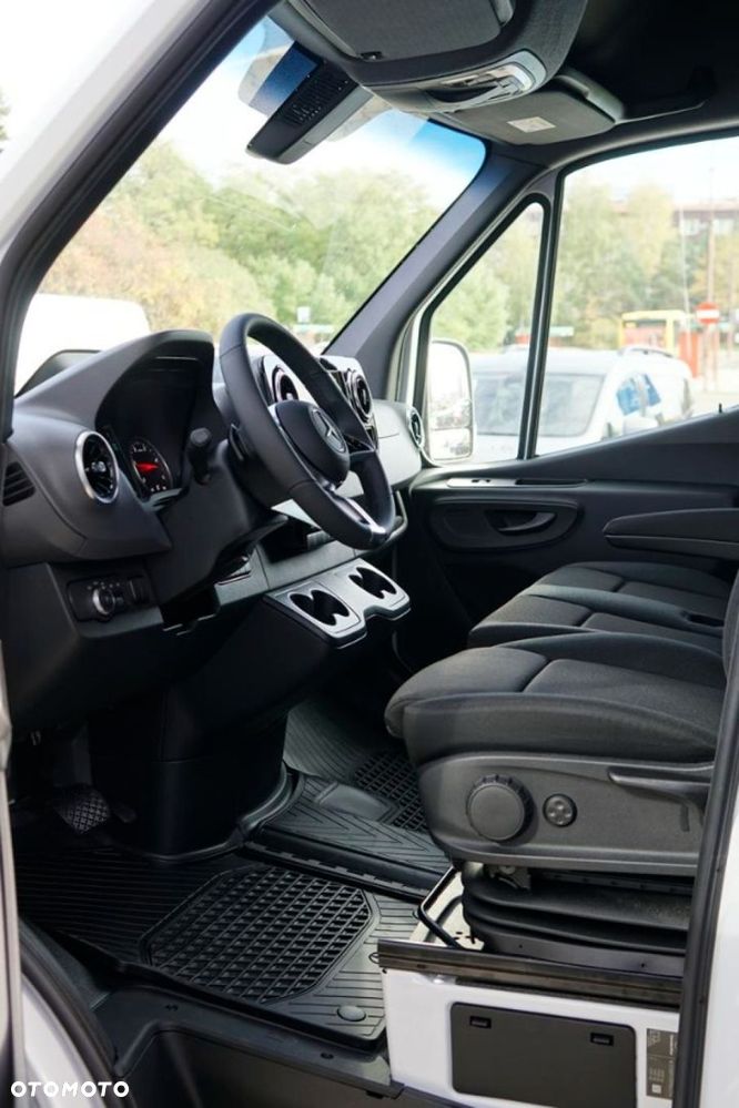 Mercedes-Benz Sprinter - 10