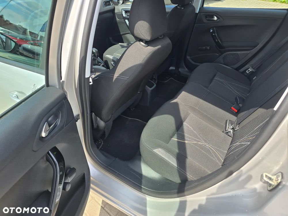 Peugeot 208 - 9