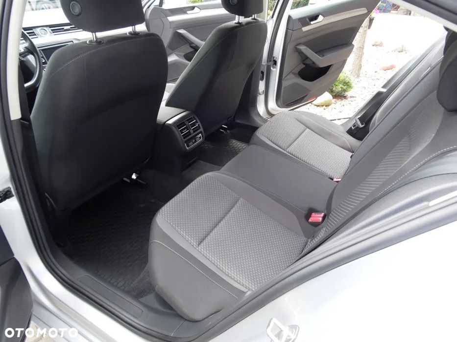 Volkswagen Passat 1.4 TSI BMT Comfortline - 16