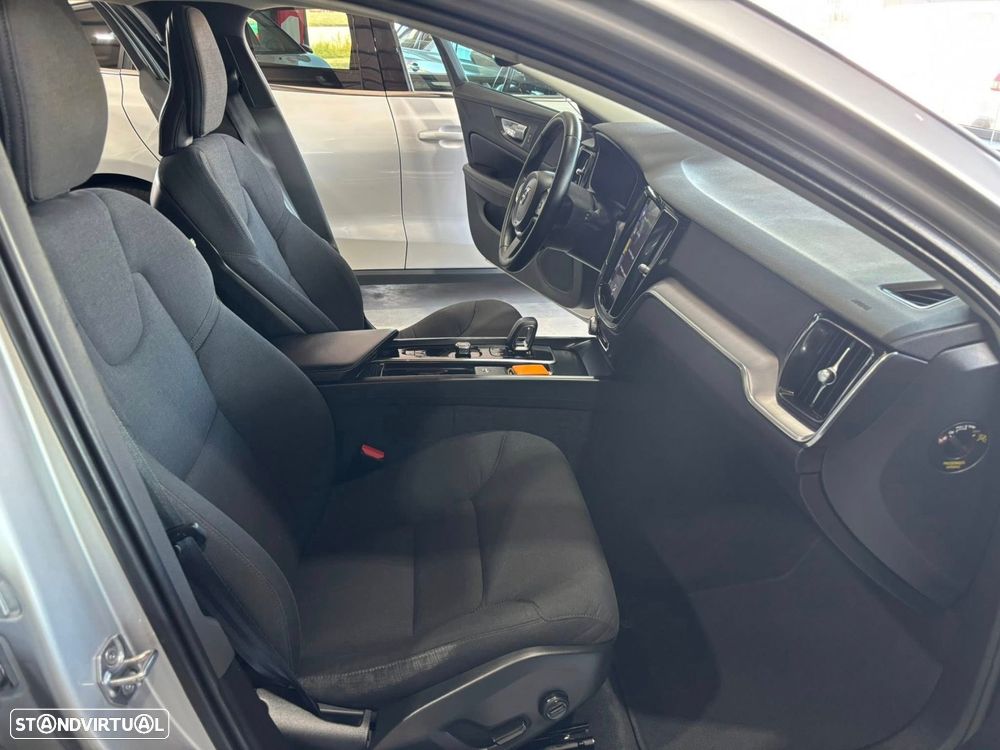 Volvo V60 2.0 B4 Momentum Geartronic - 16