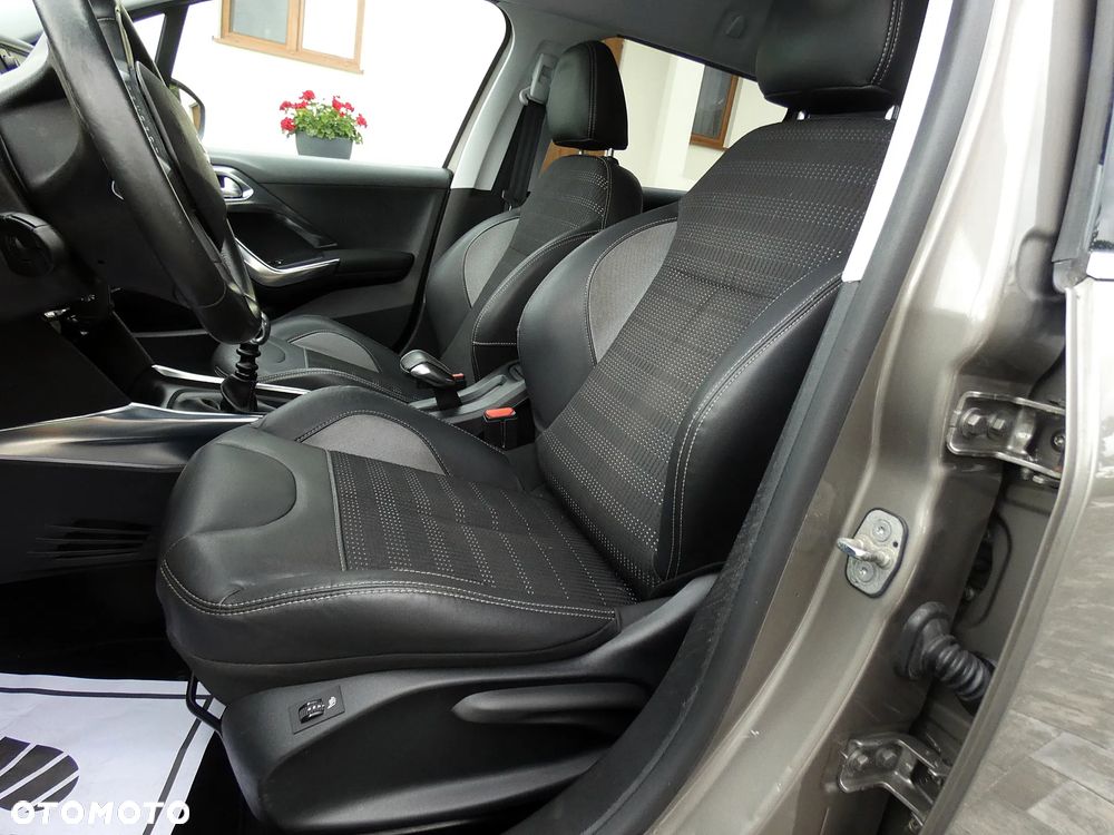 Peugeot 2008 1.6 e-HDi Allure S&S - 32