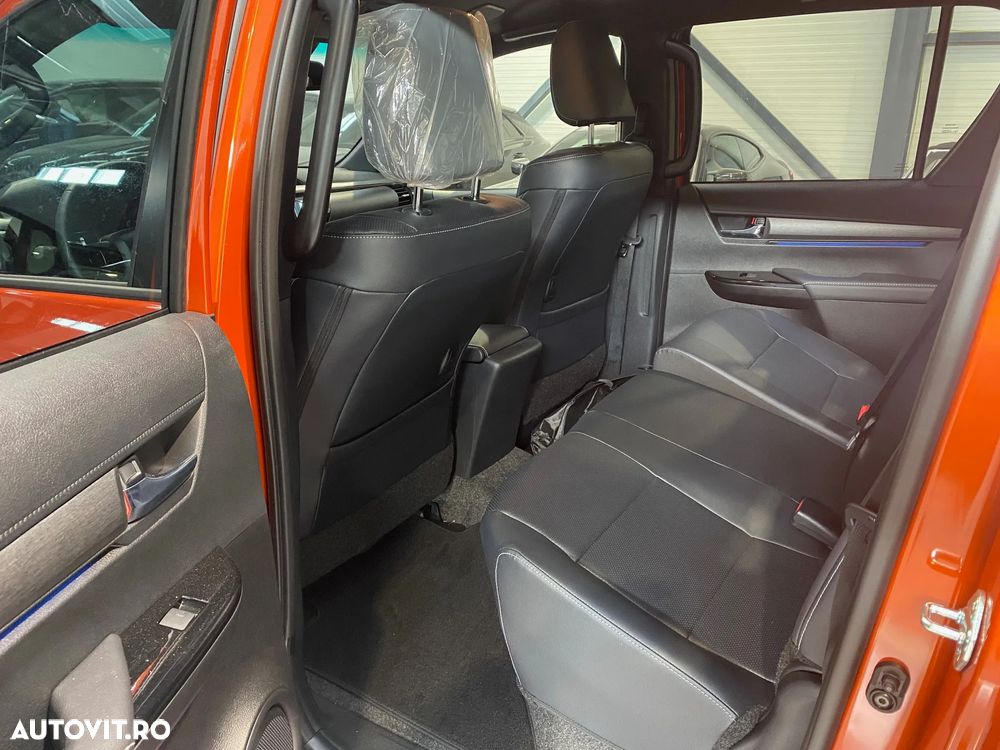 Toyota Hilux 2.8D 204CP 4x4 Double Cab AT MHEV Invincible - 17