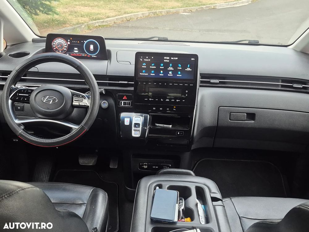 Hyundai Staria 2023 photo 5