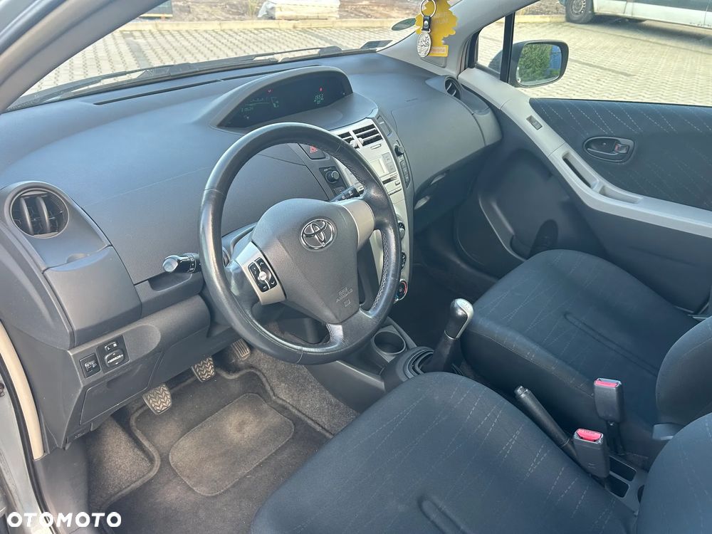 Toyota Yaris 1.3 VVT-i Sol - 21
