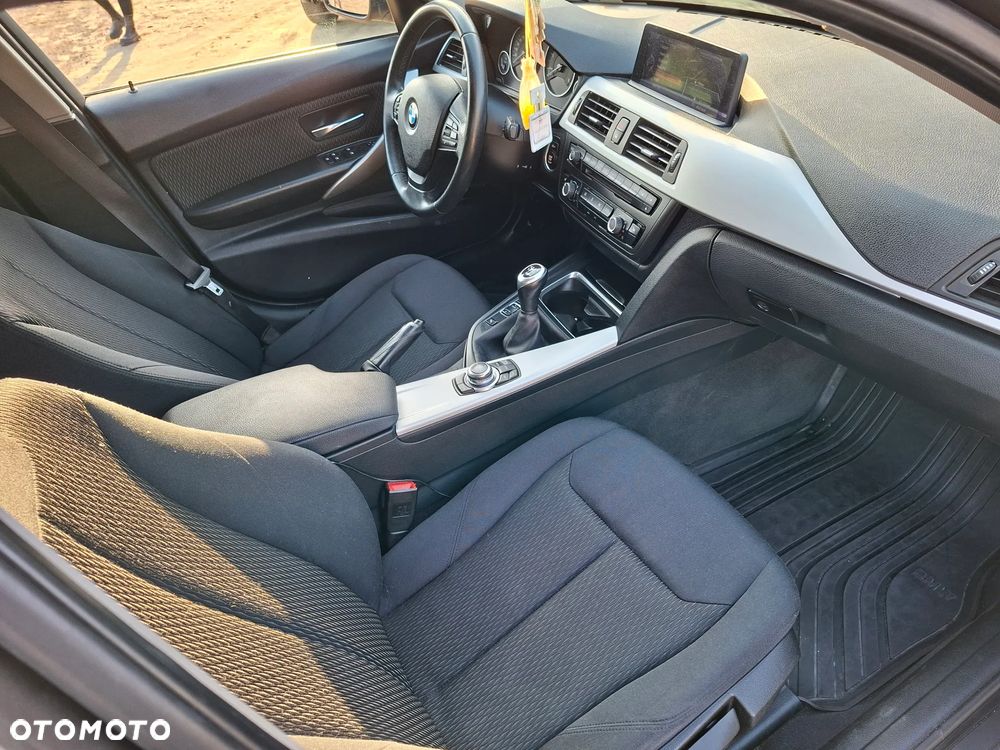 BMW Seria 3 320d - 13