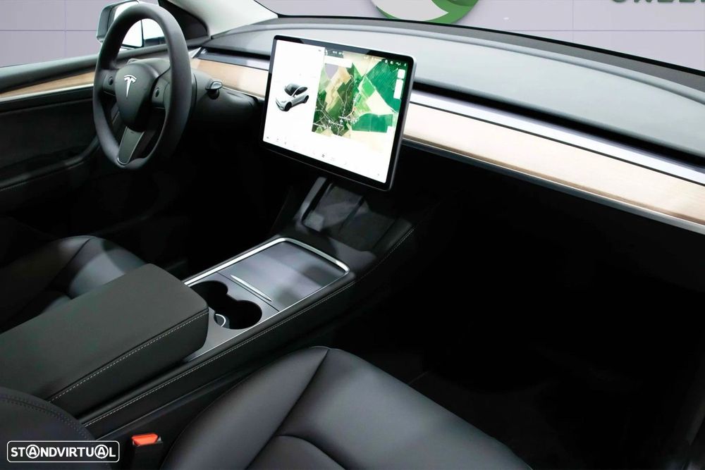 Tesla Model Y - 10