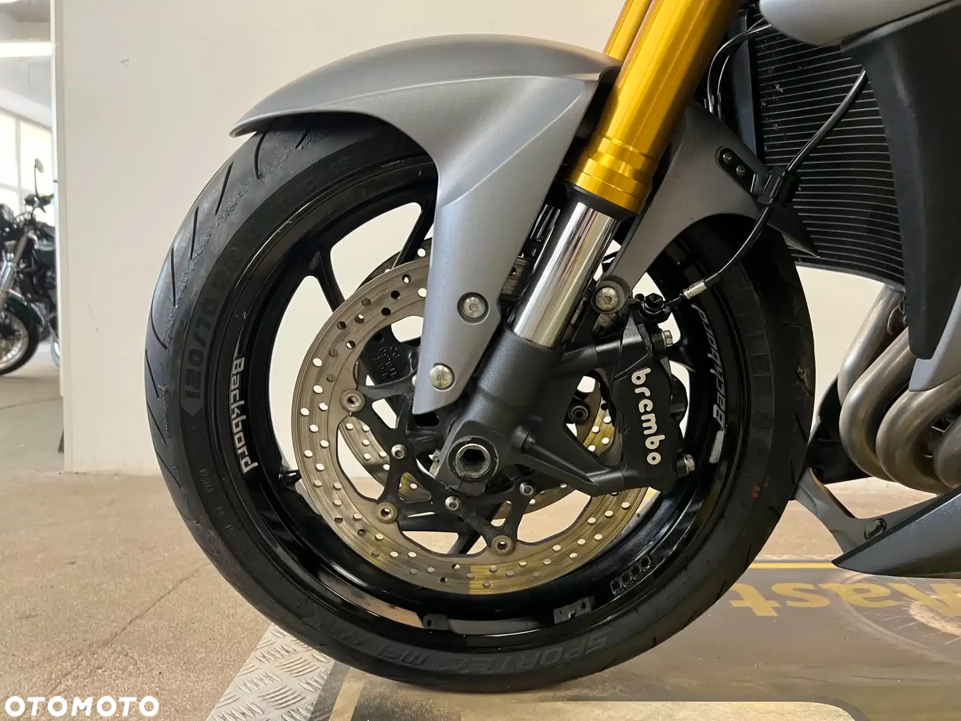 Suzuki GSX 1000 - 19