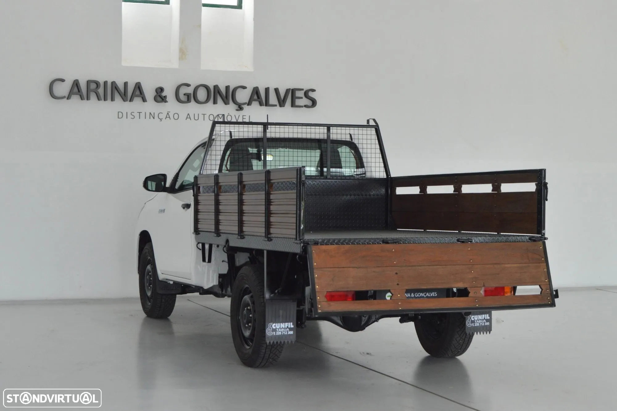 Toyota Hilux 2.4 D-4D 4X2 Cabine Simples 2L - 11