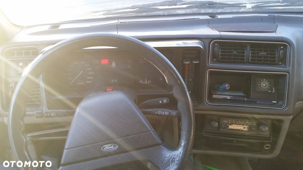 Ford Sierra 1.6 LX - 12