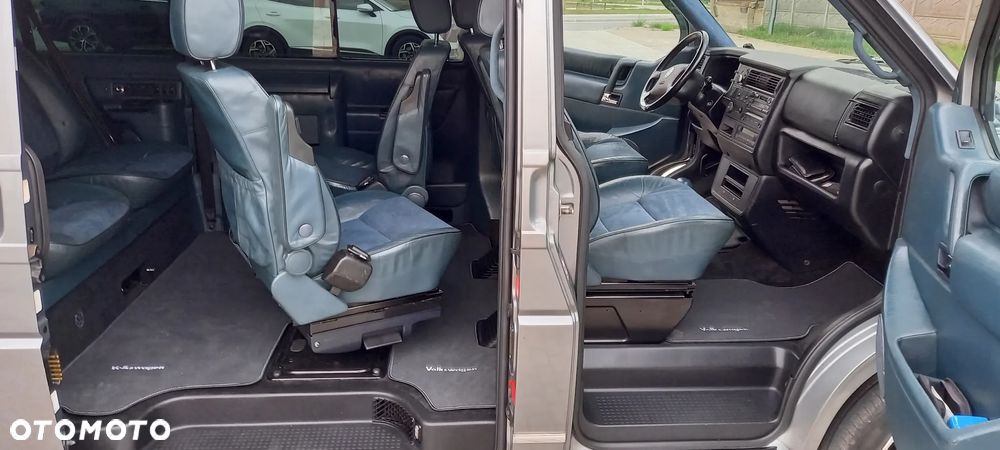 Volkswagen Caravelle Standard - 25