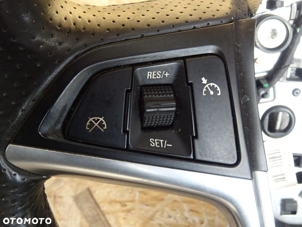 OPEL INSIGNIA A KIEROWNICA MULTIFUNKCJA SKÓRA PERFOROWANA AGR SPORT OPC LINE - 25