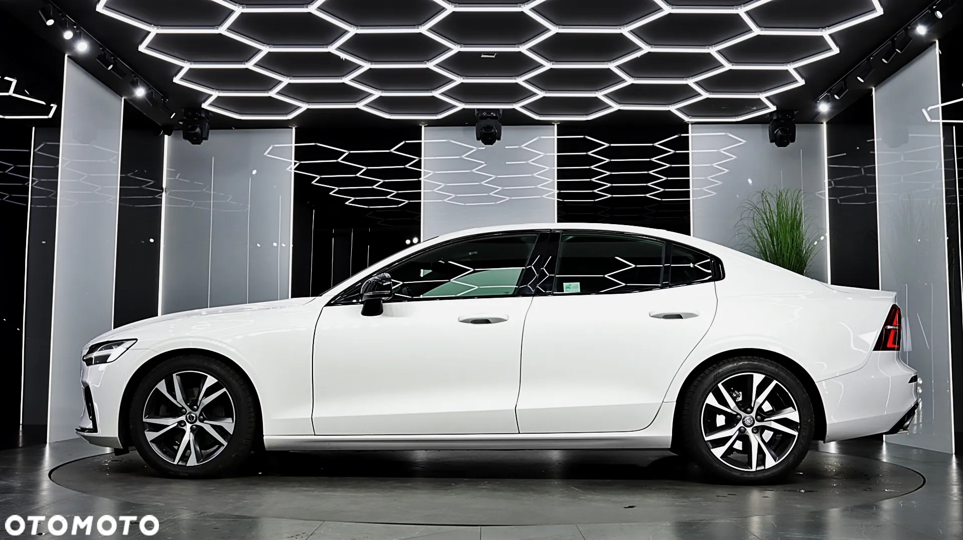 Volvo S60 T4 R-Design - 4