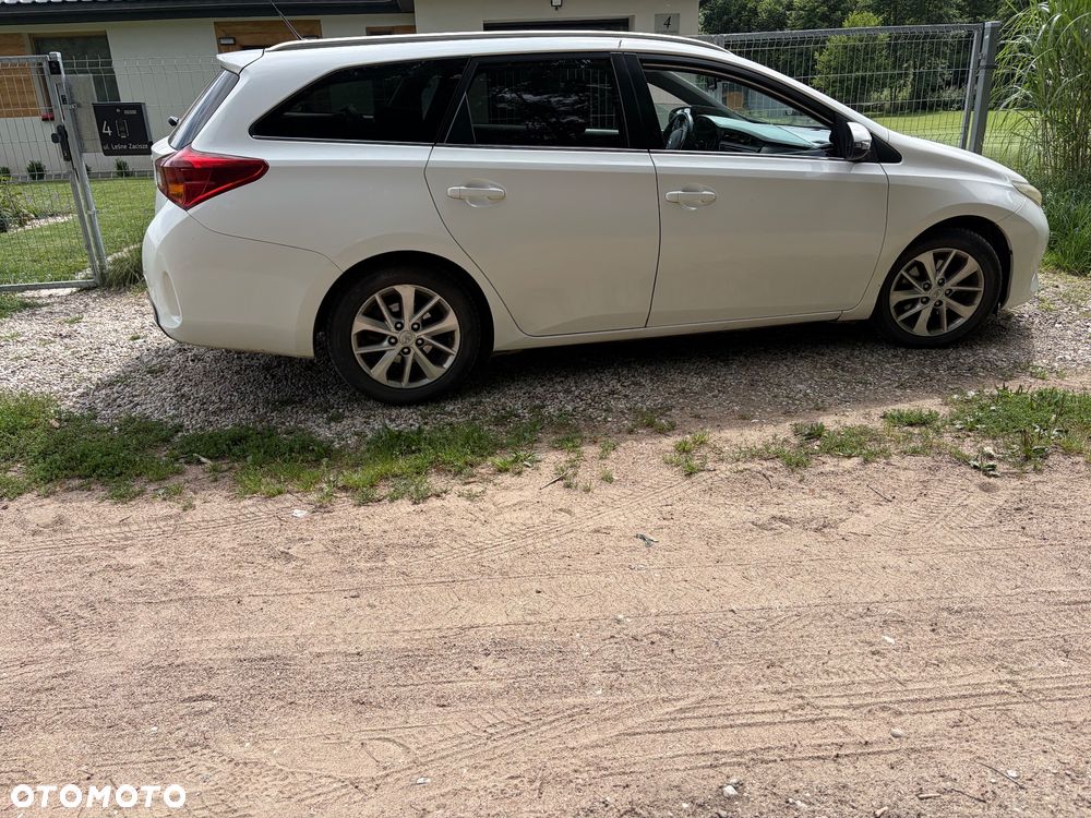 Toyota Auris 2.0 D-4D Dynamic - 2