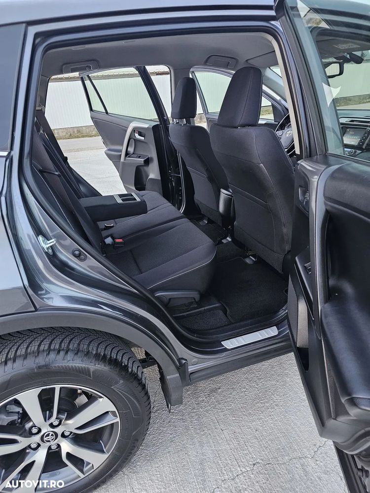 Toyota RAV4 - 8