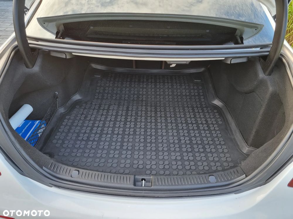 Mercedes-Benz Klasa E 200 d 9G-TRONIC - 18