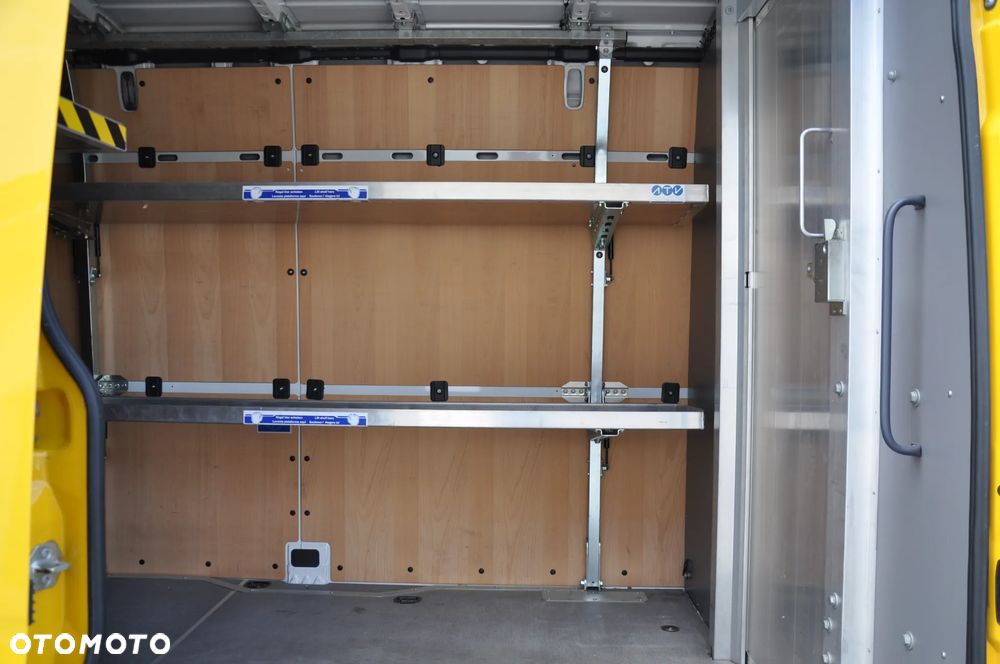 Mercedes-Benz Sprinter - 9