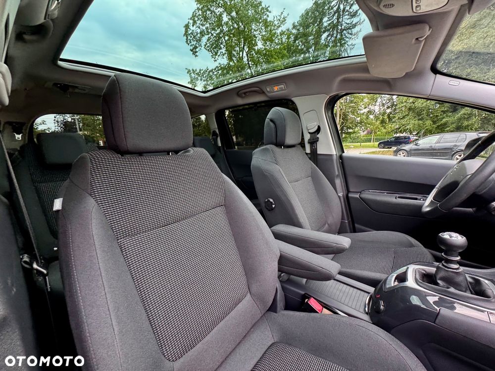 Peugeot 5008 HDI FAP 115 Family - 32