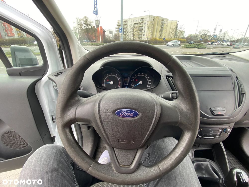 Ford Transit Courier - 11