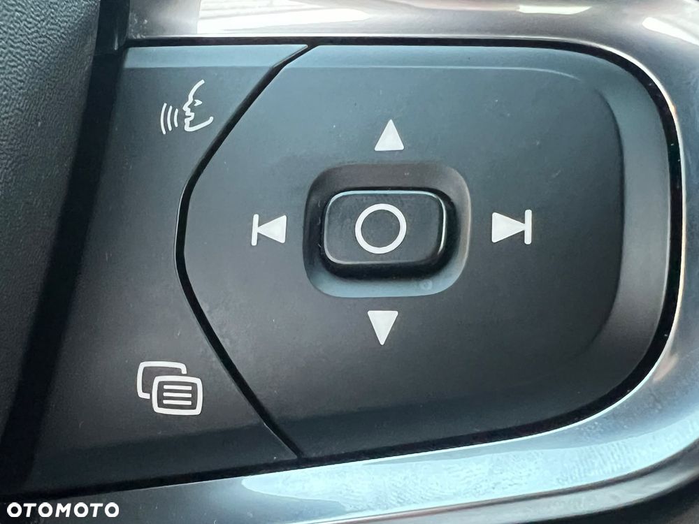 Volvo XC 40 B4 AWD Plus Dark - 23