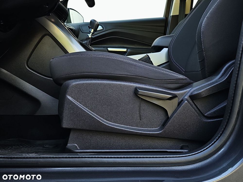 Ford Kuga 1.5 EcoBoost FWD Titanium - 24