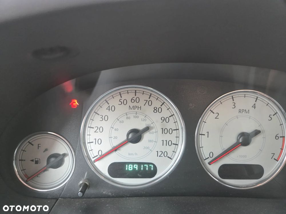 Chrysler Town & Country - 16
