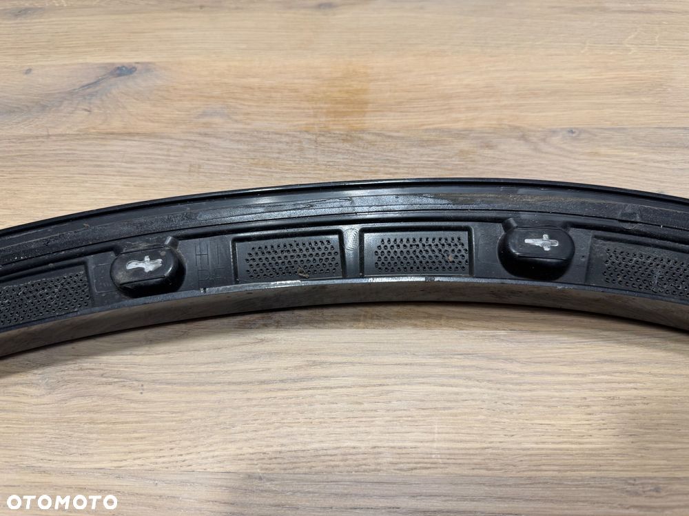 Listwa błotnika tylna prawa Rehau 980284 - 3