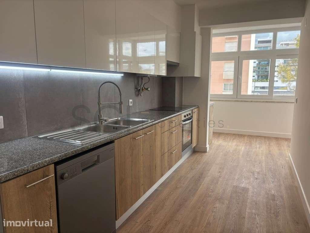 Apartamento T3 com garagem e arrecadação em São Domingos de Benfica... - Grande imagem: 5/47