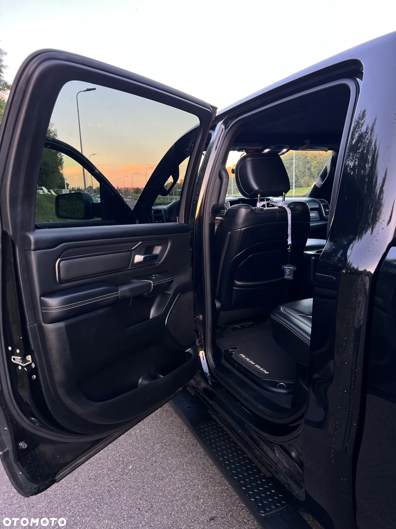 Dodge RAM 1500 5.7 4x4 - 12