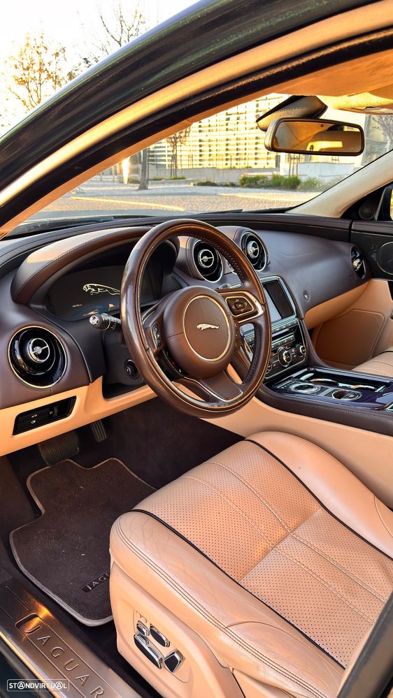 Jaguar XJ 3.0 D V6 Premium Luxury - 14