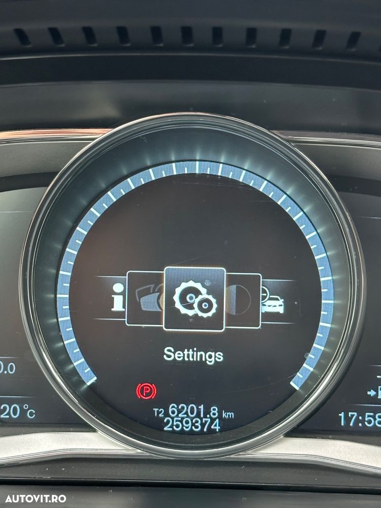Volvo V60 D6 Plug-In-Hybrid AWD Geartronic Summum - 25