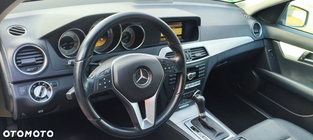 Mercedes-Benz Klasa C 180 CGI Automatik BlueEFFICIENCY Avantgarde - 14