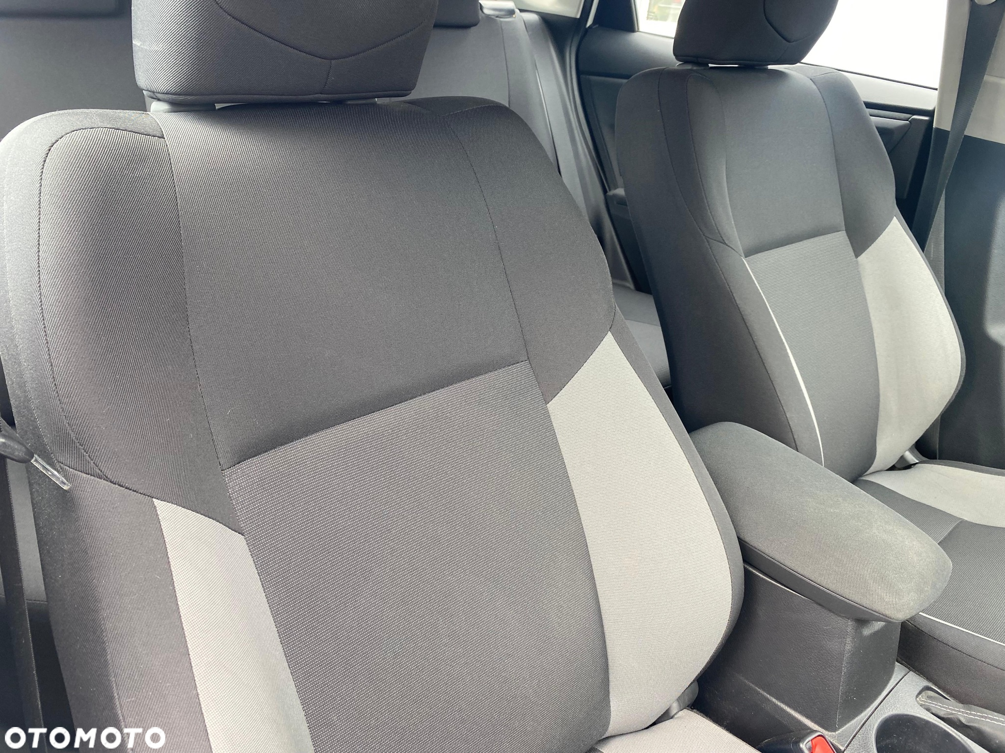 Toyota Auris 1.33 VVT-i Comfort - 16