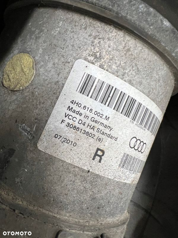 Audi A8 D4 4.2 TDI amortyzator prawy tył - 2