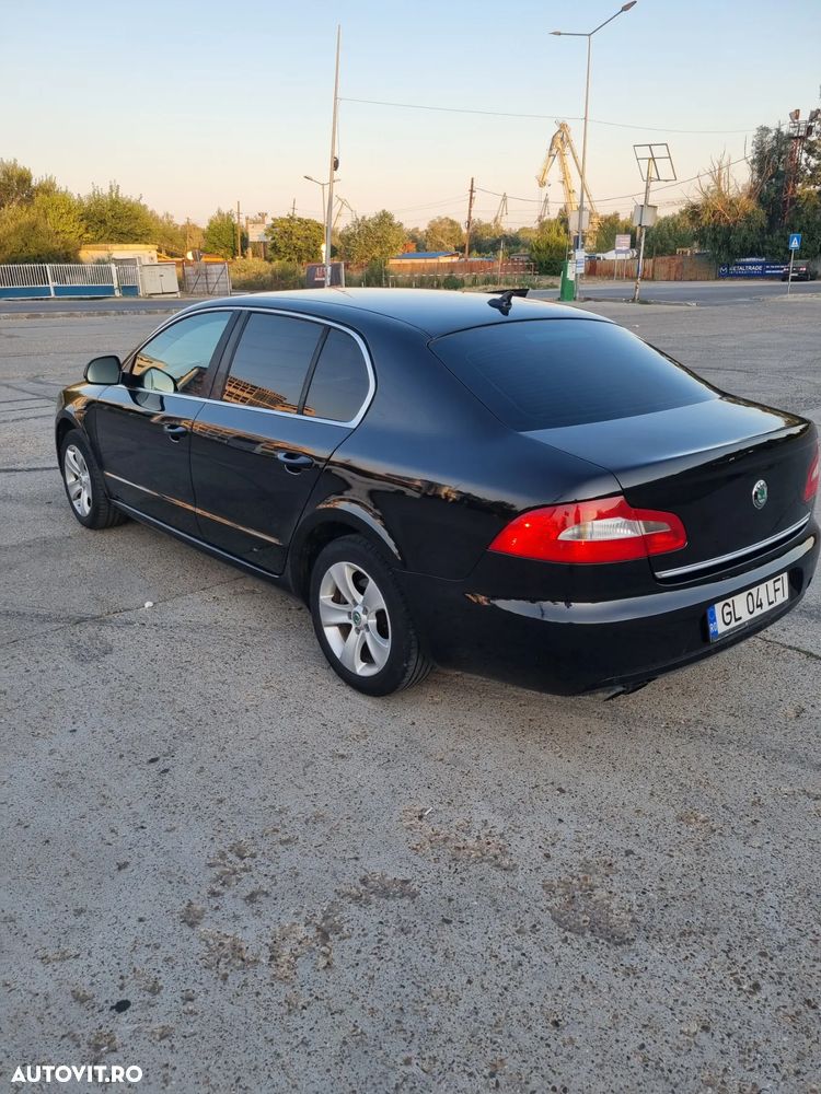 Skoda Superb Combi 2.0 TDI Ambition DSG - 1