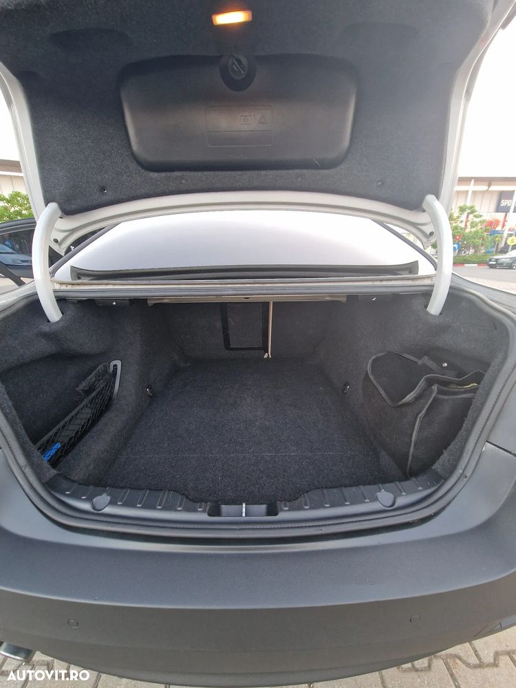 BMW Seria 5 518d Aut. - 9