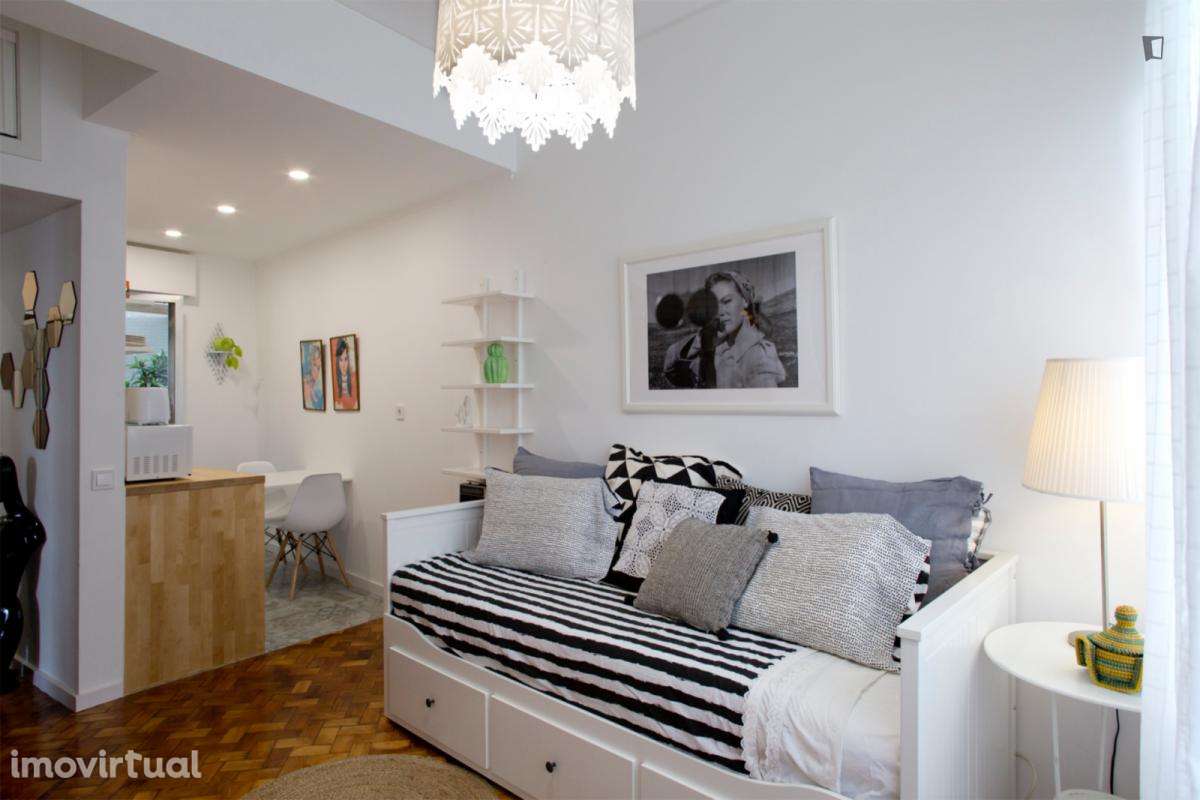 Estúdio - localizado em Penha Lisbon - Grande imagem: 3/17