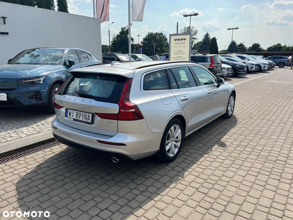 Volvo V60 2021 photo 2