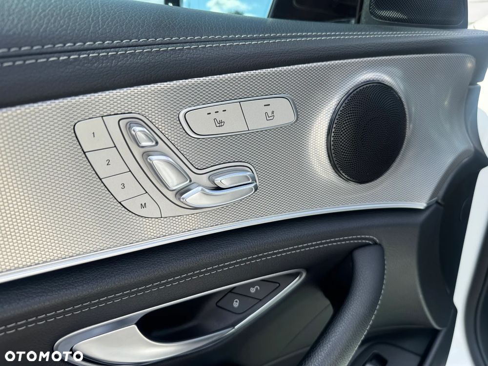 Mercedes-Benz Klasa E 400 d 4Matic T 9G-TRONIC AMG Line - 12