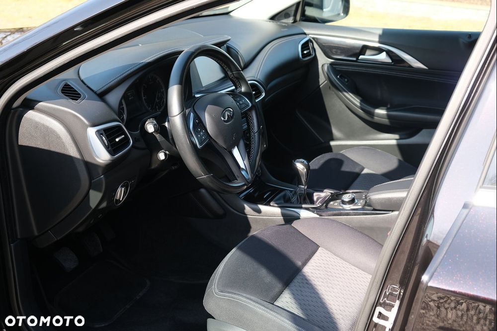 Infiniti Q30 - 22