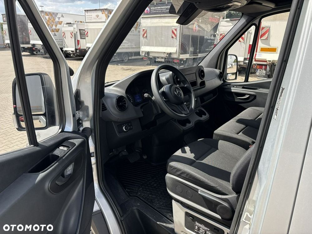 Mercedes-Benz Sprinter - 11