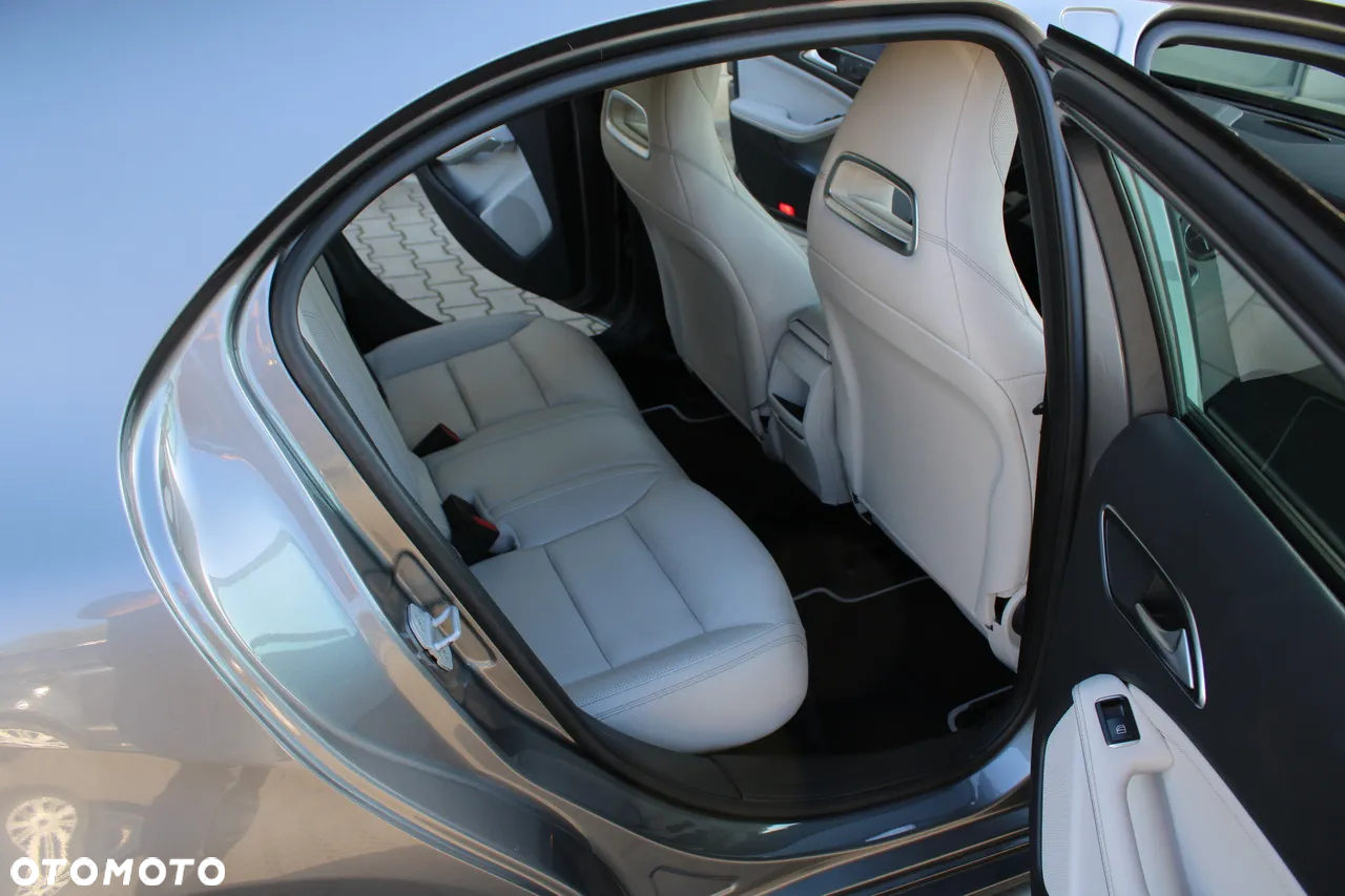 Mercedes-Benz Klasa A 250 4Matic 7G-DCT Urban - 37
