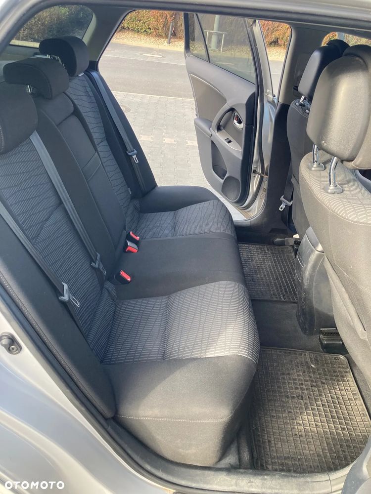Toyota Avensis 1.8 Sol - 13