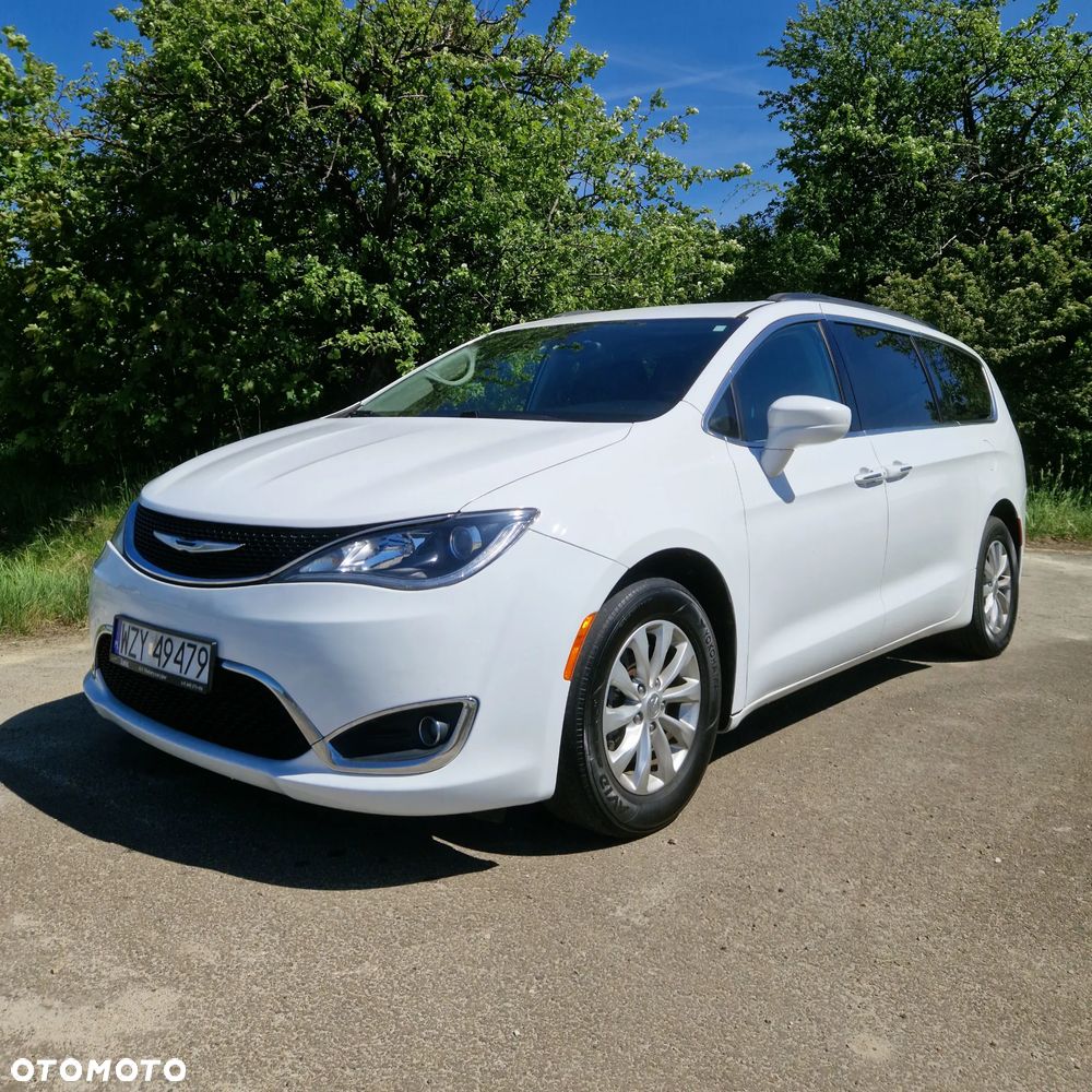 Chrysler Pacifica - 2