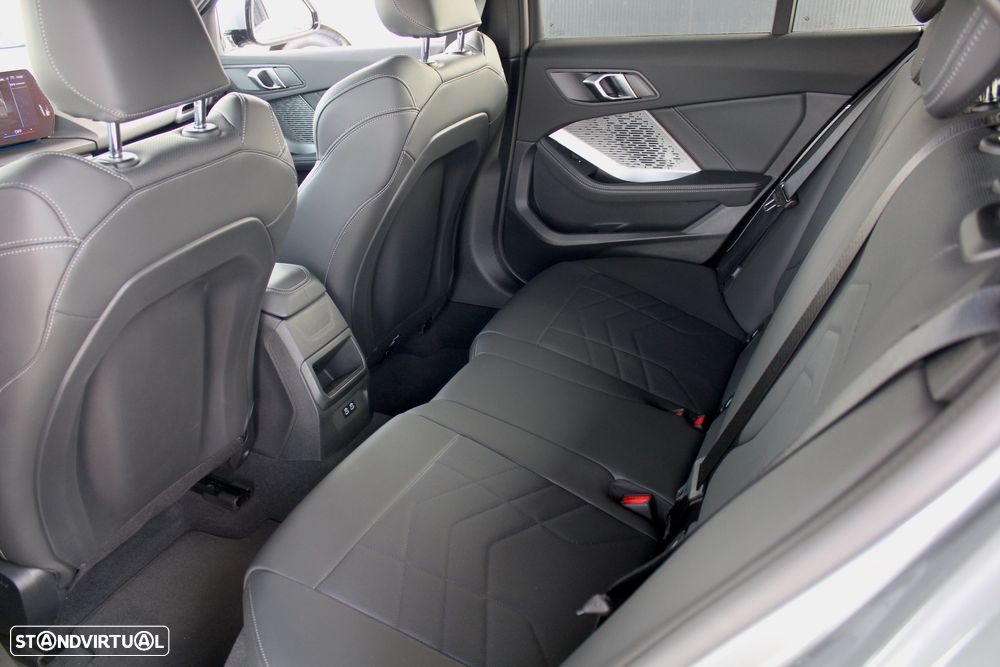 BMW 118 d Pack Desportivo M - 8