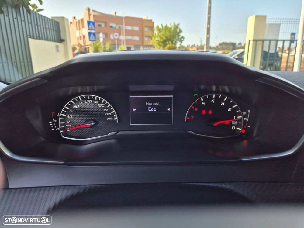 Peugeot 2008 1.2 PureTech Allure Pack - 30
