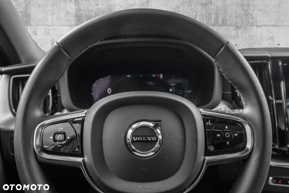 Volvo XC 60 T8 Plug-In Hybrid AWD R-Design - 21